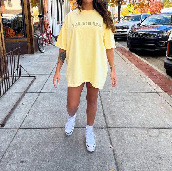 RAD MOM ERA TEE (Banana)