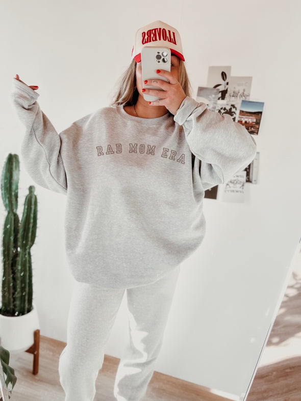 RAD MOM ERA CREWNECK