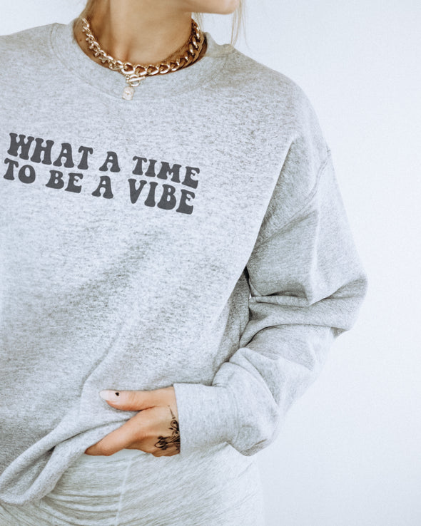 A VIBE CREWNECK