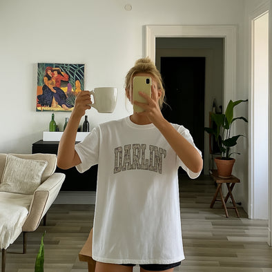 DARLIN’ GRAPHIC TEE