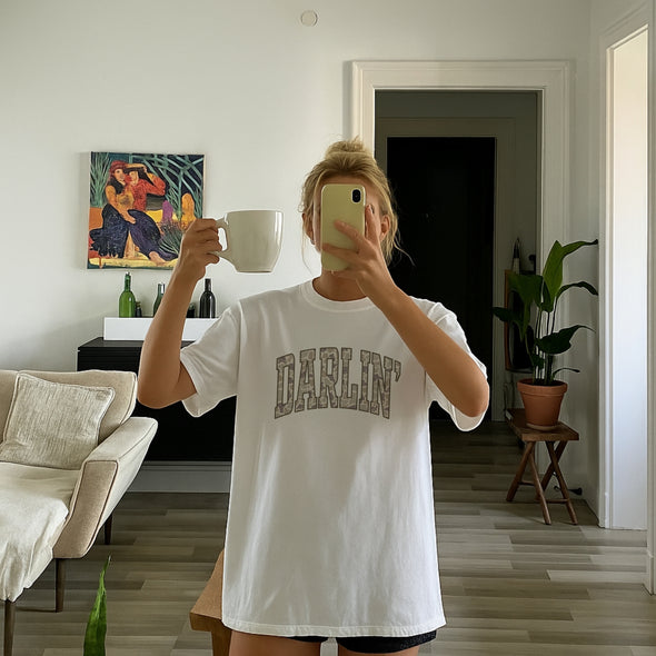 DARLIN’ GRAPHIC TEE
