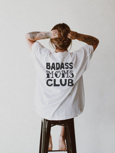 MOMS CLUB TEE