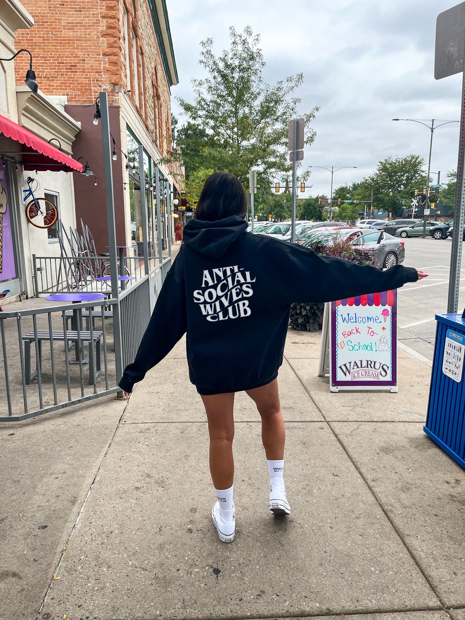 ANTI SOCIAL WIVES CLUB HOODIE Lola Magnolia ANTI SOCIAL WIVES CLUB HOODIE Lola Magnolia